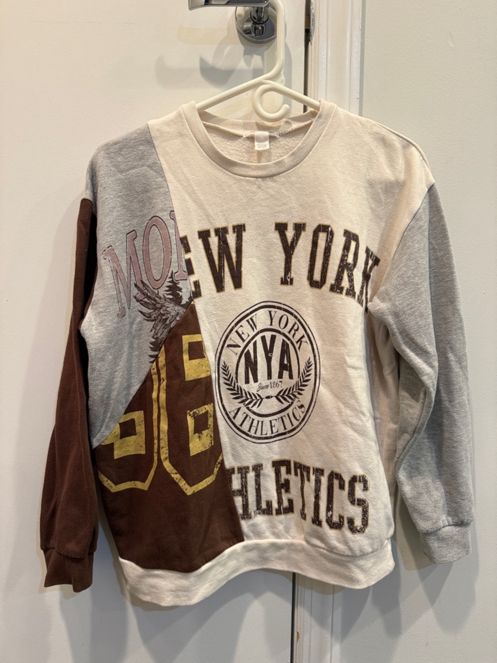 Full Tilt New York Colorblock Crewneck Sweatshirt - Cream, Brown, Gray size xs